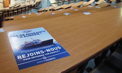 Des tracts anti-migrants se sont retrouvés dans les amphithéâtres de l’université Toulouse 1 Capitole, vendredi 10 novembre 2017. (©DR)
