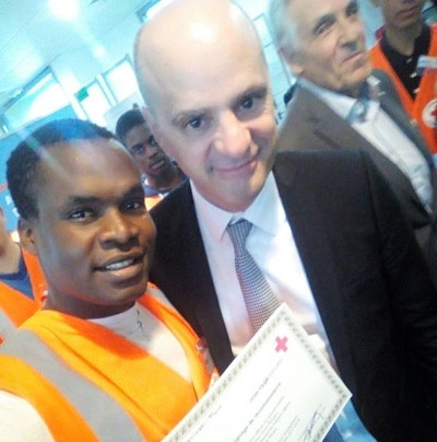 Aluisio Cunda Quintai au côté de Jean-Michel Blanquer, venu à Arles le 5 novembre pour lui remettre le prix de la Croix-Rouge. Selfie Aluisio Cunda Quintai