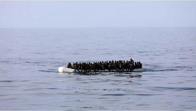 Un canot pneumatique chargé de migrants secourus par des gardes-côtes libyens en Méditerranée, le 15 janvier 2018. REUTERS/Hani Amara