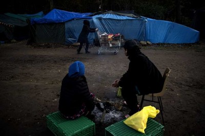 Tentes de réfugiés et migrants en forêt de Saint-Germain-en-Laye, le 2 décembre 2019. CHRISTOPHE ARCHAMBAULT / AFP
