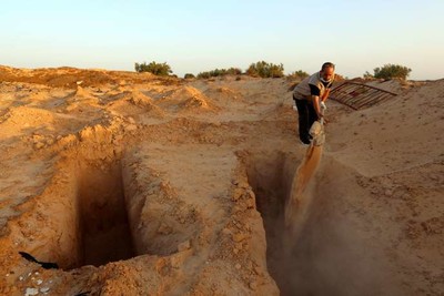 Les tombes anonymes du cimetière de Zarzis, en Tunisie, en juillet 2017. FATHI NASRI / AFP