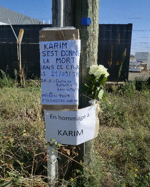 Hommages a Karim devant le CRA de Cornebarrieu